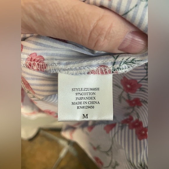 Floral Striped Women's Top size medium - Picture 5 of 7